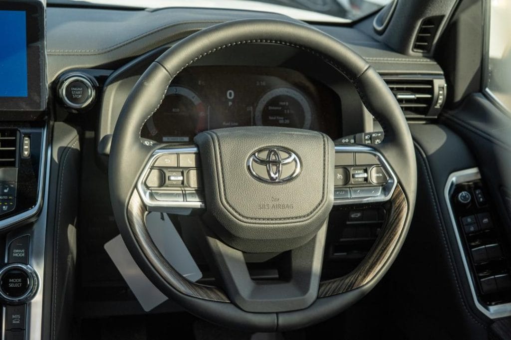 Toyota Land Cruiser  LC300 VXR